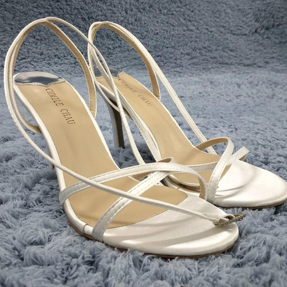 CHMILE CHAU/Элегантная атласная Свадебная женская обувь цвета слоновой кости; босоножки на высоком каблуке-шпильке с ремешком на щиколотке и пряжкой; zapatos mujer; 158-a1
