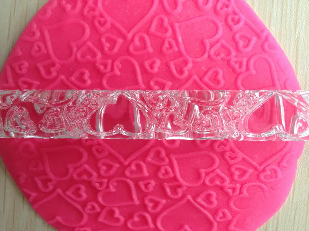 

Free Shipping Beautiful Design Embossing Rolling Pins Sugar Craft Tools Fondant Cake Decoration Love Heart Shaped A593