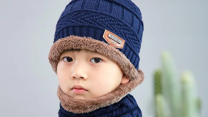Новые Вязаные хлопковые шапки для мальчиков на осень и зиму, теплые детские Лыжные шапки с плюшевой подкладкой для мальчиков и девочек, универсальные детские шляпы, нагрудник, шарф