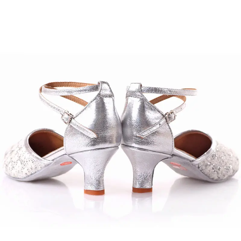 Женская обувь на мягкой подошве для латинских танцев/Танго/сальсы; обувь для танцев; цвет золотой, серебряный; обувь для вечеринки; обувь с закрытым носком на каблуке 5/7 см; танцевальная обувь