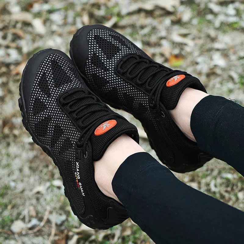 Xiang Guan man outdoor sports shoes athletic light weight hiking shoes women climbing sneakers Black Outdoor Hiking Shoes 36-45#