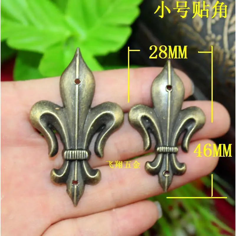 

50Pcs 28*46MM Furniture Decorative corner pieces Wooden corner Shield Alloy fillet DIY decorative corner pieces wrap angle