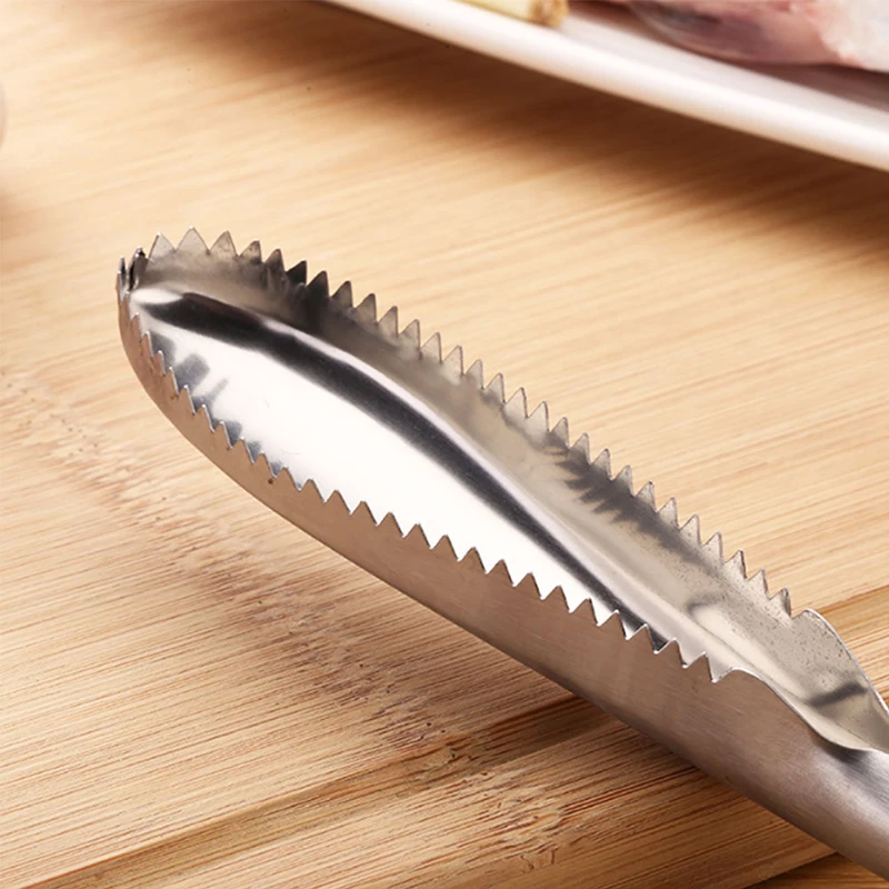 

Manual Stainless Steel Fish Scaler Scale Remover Scraper Cleaner with Double Side Sawtooth Fast Cleaning Fish Skin