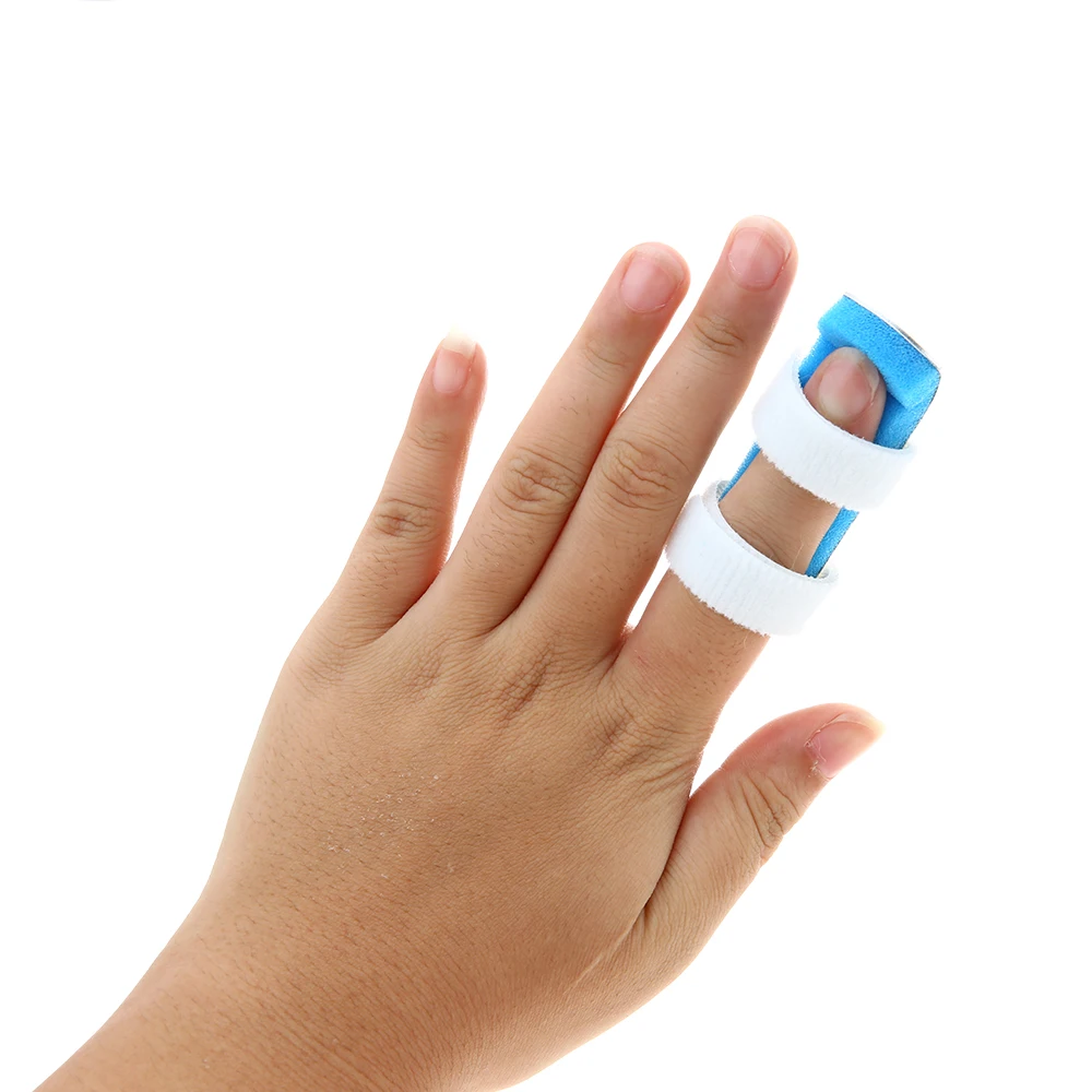 лейкопластырь на большой палец. лейкопластырь на палец руки. пластырь на мизинце. бинт (бандаж) мед эласт адгезивн. пластырь на мизинце.