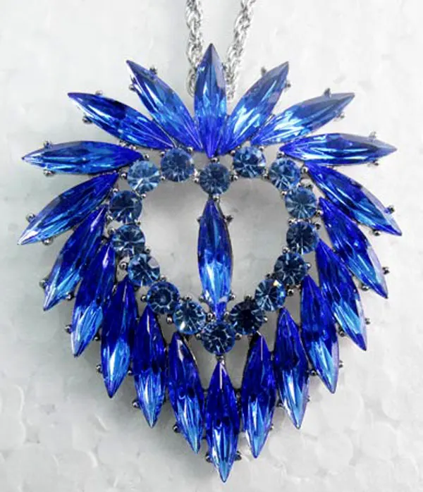 Collares con colgante de corazón Marquesa de diamantes de imitación