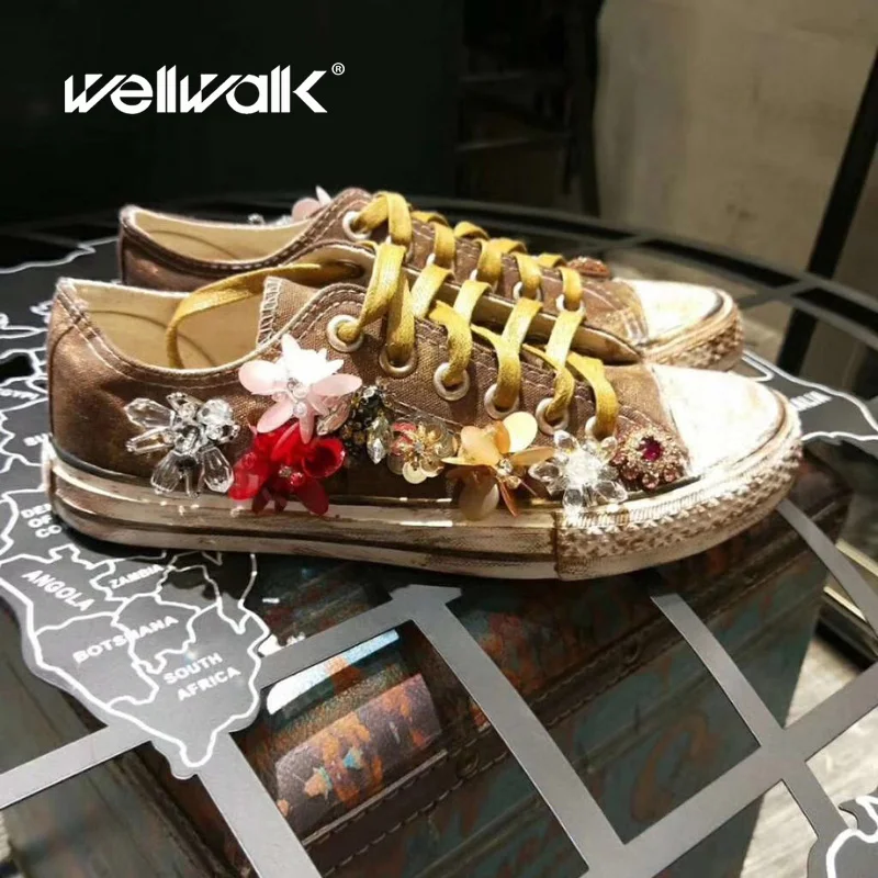 

Women Canvas Shoes Crystal Flower Denim Shoes Ladies Lace Up Skateboarding Shoes Fashion Design Cute Girl Korean Styles 2019