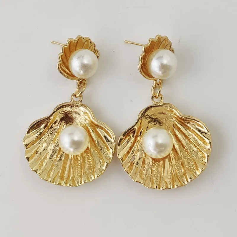

of European and American fashion metal shell shape exaggerated ear nail sea daughter Haibei pearl eardrop wholesale