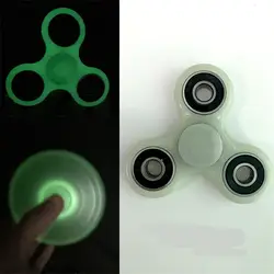 Hzfz смешно дешевые Непоседа счетчик палец руки figit стресс Spinner Светящиеся в темноте Tri-Spinner аутизма антистресс взрослых детские игрушки