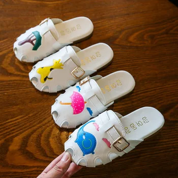 

Korean fashion summer new wild cartoon print children's shoes girls slippers beach wear flat bottom baotou sandals