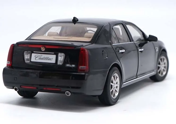 1:18 GM Cadillac SLS литая под давлением модель Черная Игрушечная машина из сплава миниатюрная коллекция подарки