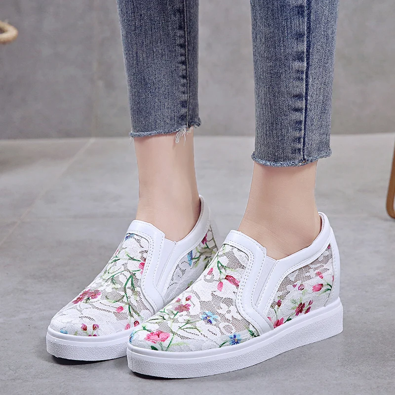 

2019 Spring New Flat Platform Shoes Women Breathable Casual Shoes Increase Within Skateboard Shoes Lace Black/ White Sneakers