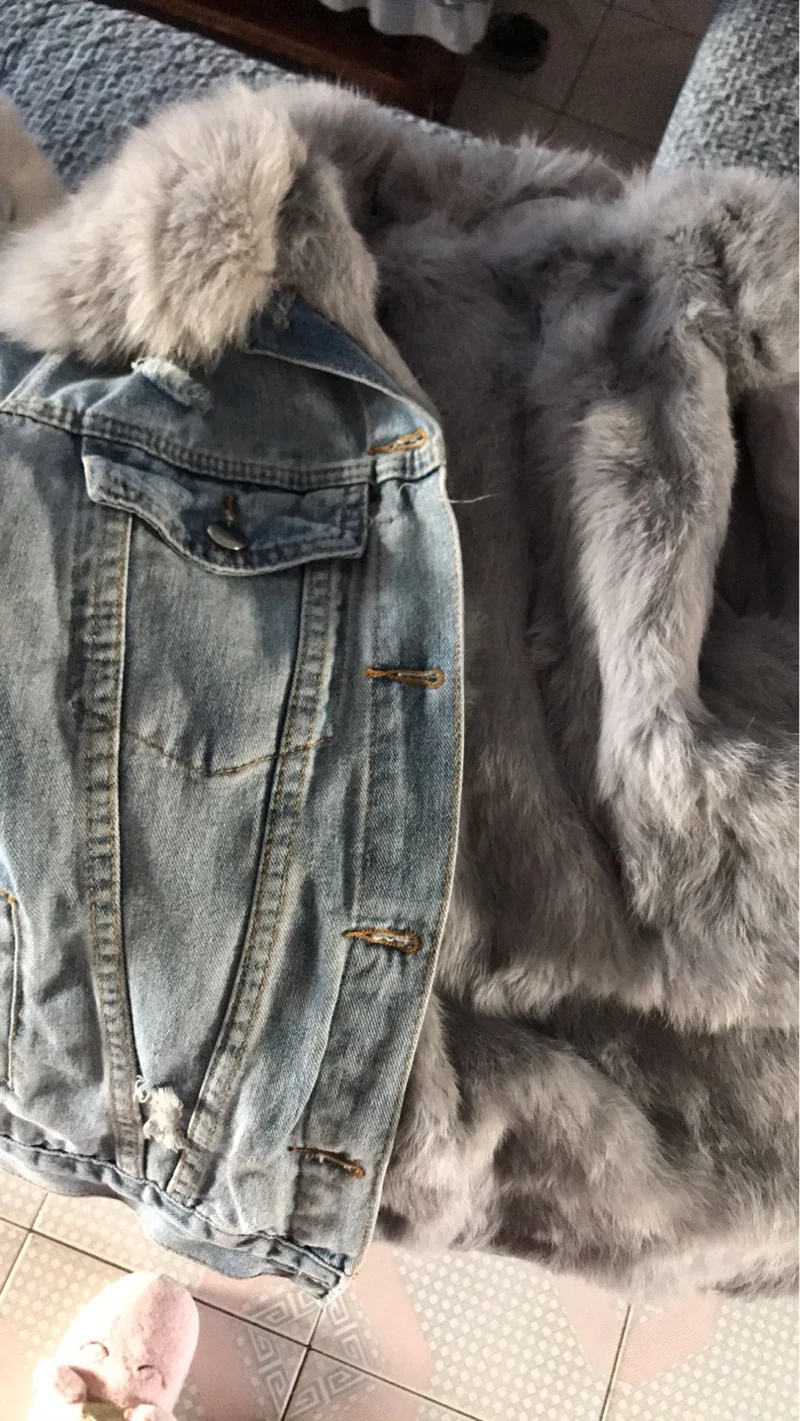 Женская джинсовая куртка с воротником из натурального меха лисы и подкладкой