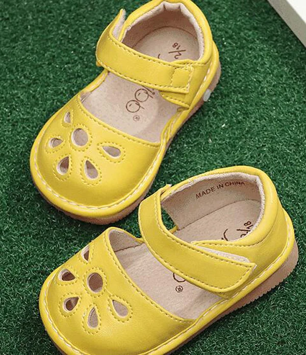 preço Pouco meninas squeaky sapatos squeakers 1 3 anos crianças handmade primavera verão sapatos sandálias sapatos nina sapatos do bebê do divertimento livie luca