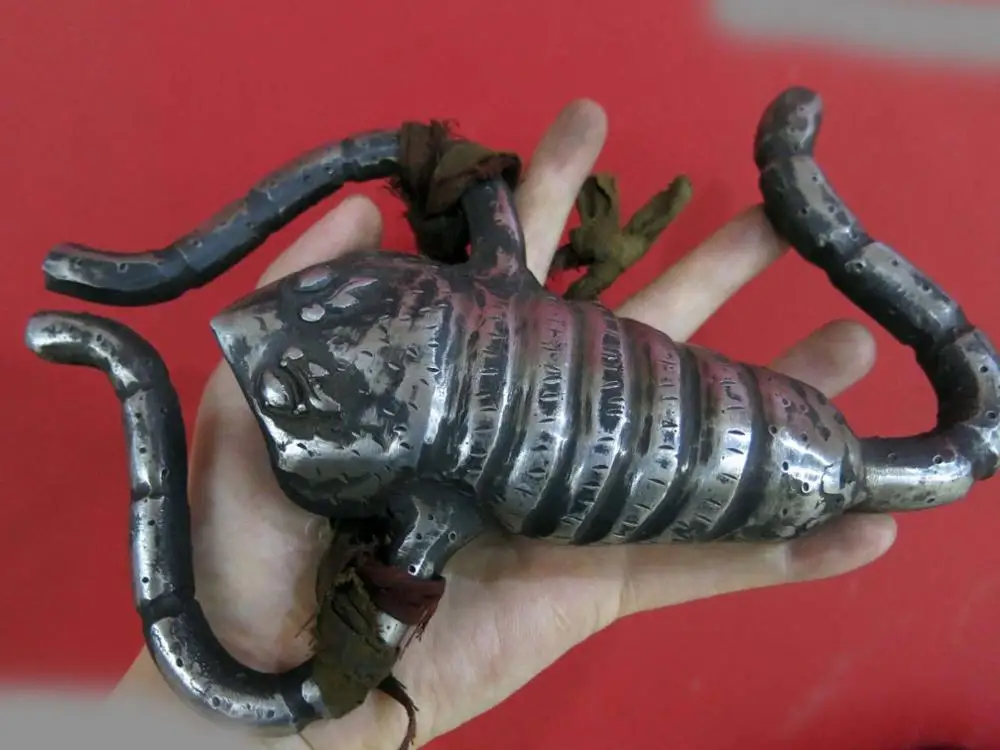

China Tibet hand-made Iron Town house scorpion exorcise evil spirits statue