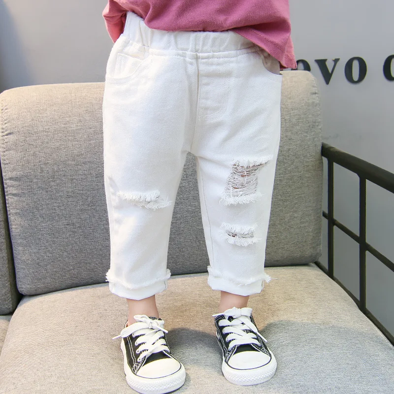 Белые джинсы для маленьких девочек; одежда для детей; модные спортивные костюмы; одежда для малышей; рваные джинсы для маленьких девочек; повседневные штаны; От 1 до 6 лет