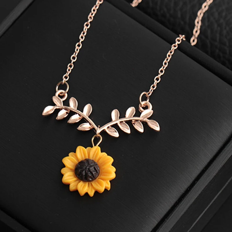 

New Design Personality Sunflower Pendant Necklace For Women Fashion Branch Leaves Clothes Accessoried Chain Necklace Jewelry