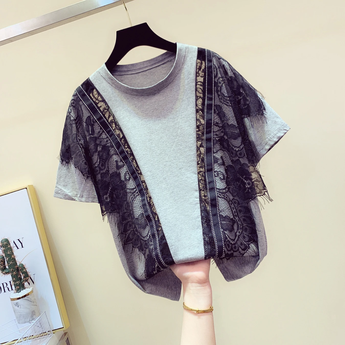 

Korean Tshirt Ladies 2019 Summer Fashion Black Lace Stitching Lotus Leaf Edge Short Sleeve T-shirt Women's Personality Jacket