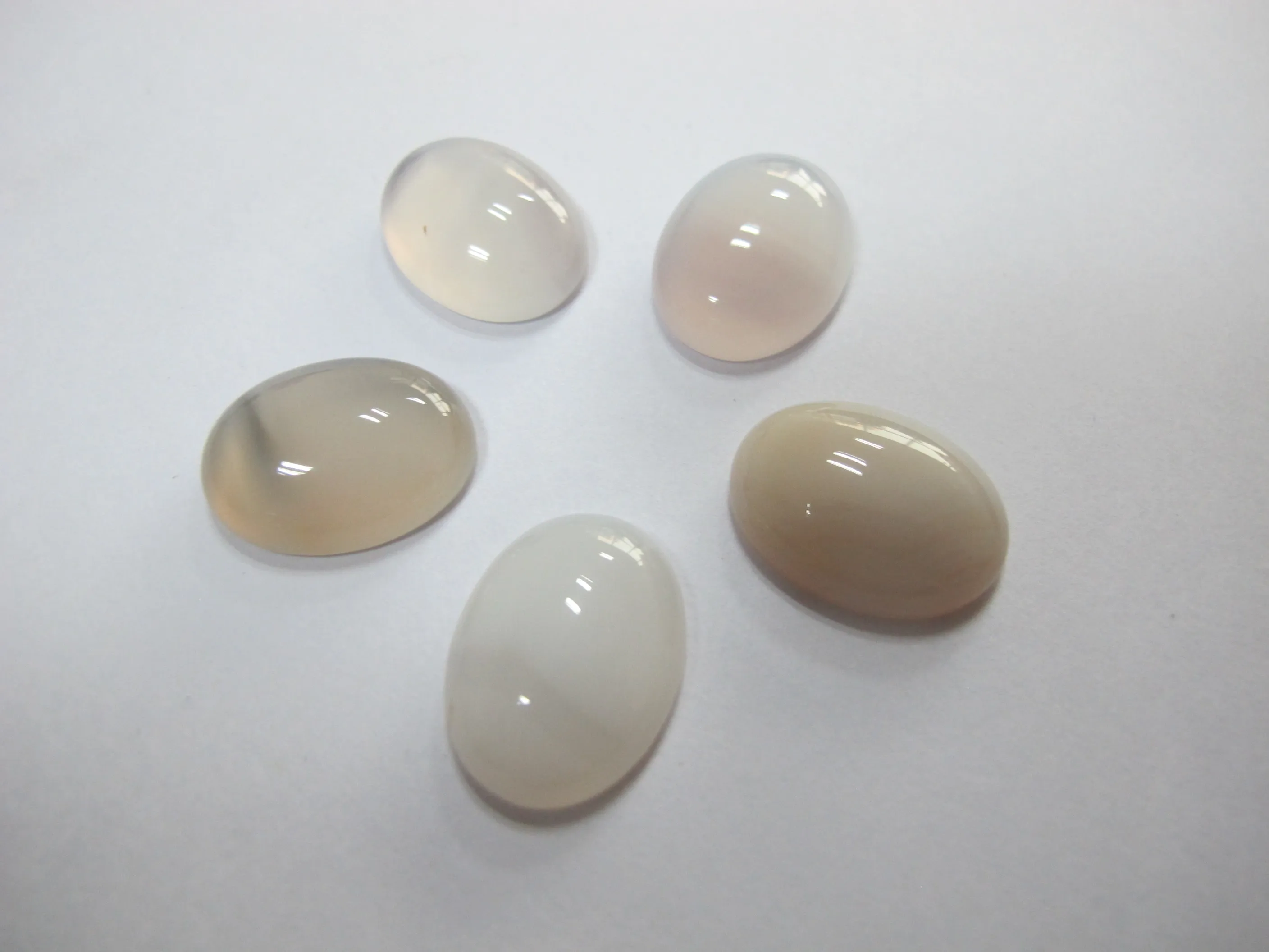 

Wholesale 10pcs/lot Natural White Carnelian Agat e Bead Cabochon 18x25 mm Oval Gem Stone Jewelry Ring Face Cabochons