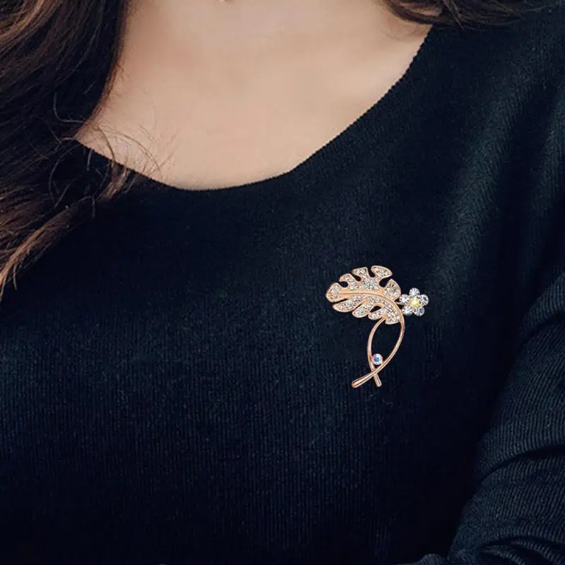 

Women All-match Fashion Leaf Shape Alloy Brooch with Zircon Decoration