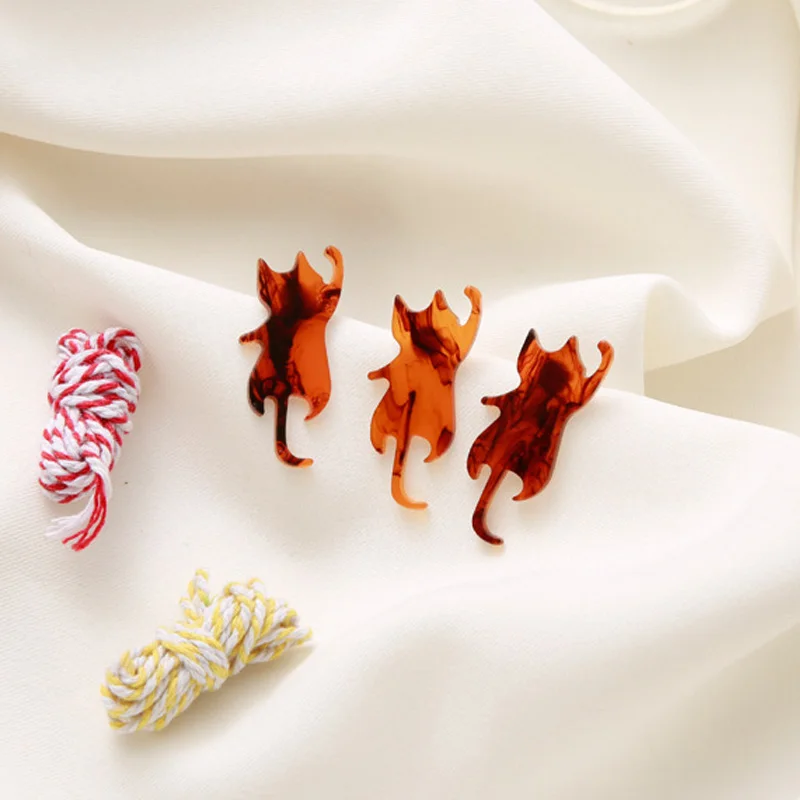 

Japanese Style 2018 Fashion Simple Funny Resin Cat Stud Earrings Sweet Cute Raise Hand Animal Earring For Women Handmade Jewelry