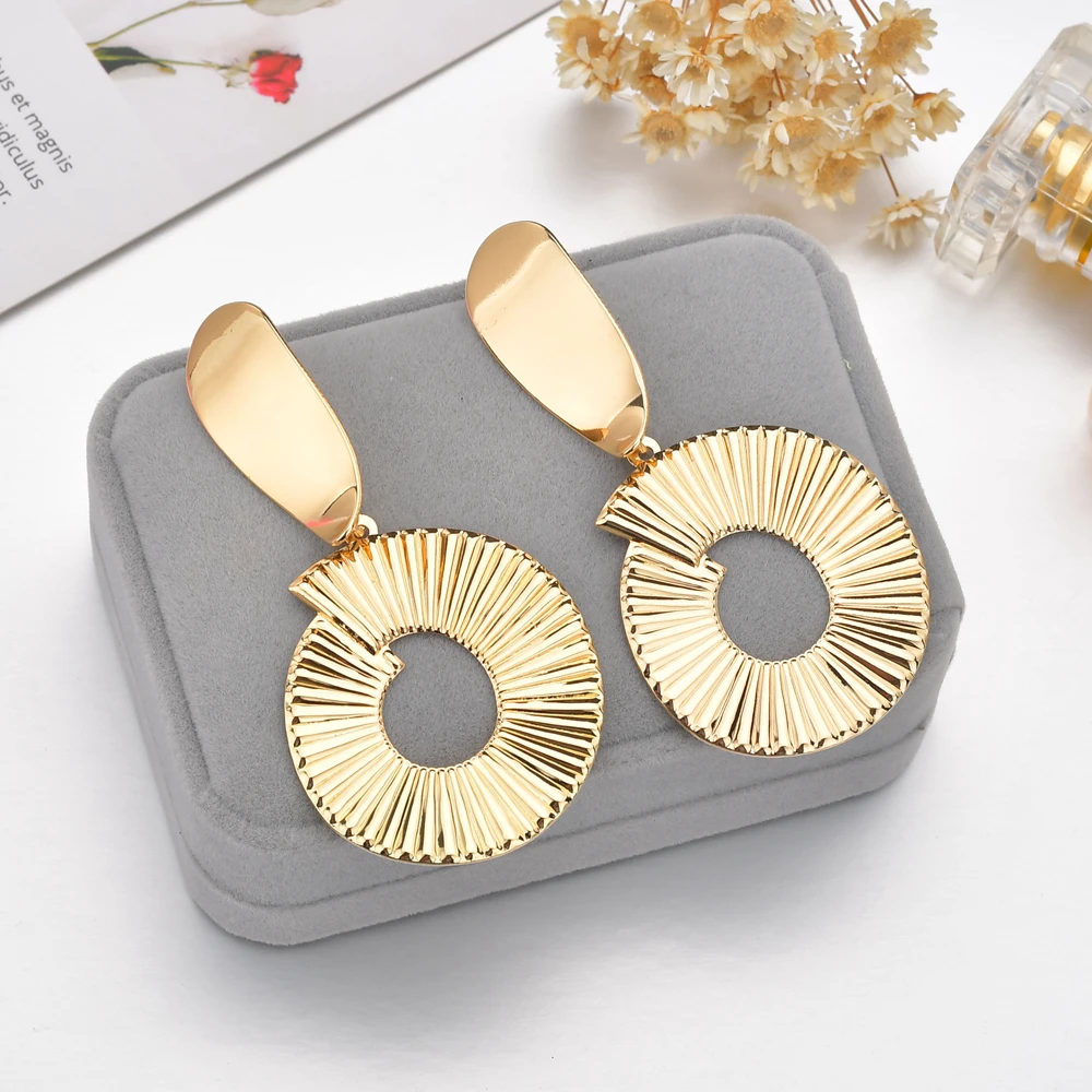 

MESTILO Charms Round Hollow Metal Drop Earrings Trendy Punk Spiral Dangle Earrings Boucle D'oreilles Pour Les Femme Party Gifts