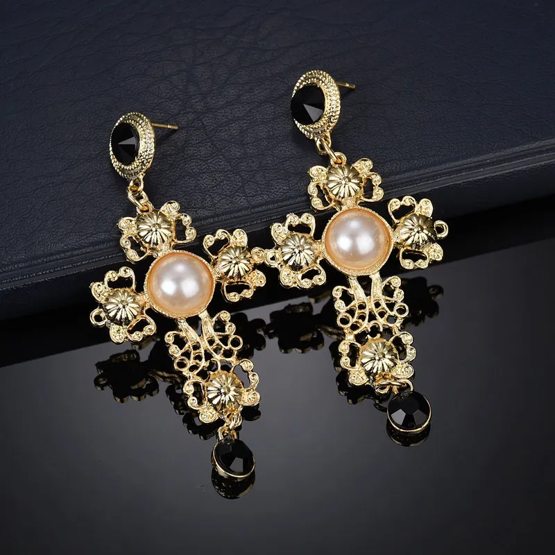 

Terreau Kathy 2017 Vintage Punk Cross Pierced Earrings Fashion Temperament Pearl Rhinestone Earrings For Women