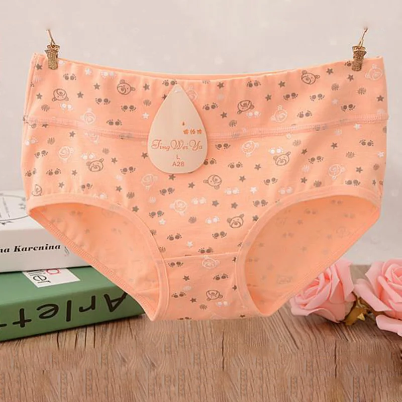 QUECOO M-XXXL Cotton combed cotton panties waist comfortable cartoon triangle underwear women's underwear