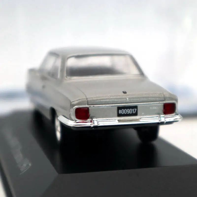 IXO alтая 1:43 IKA Torino 380 W 2 Puertas модель с серебряным литьем под давлением ограниченная
