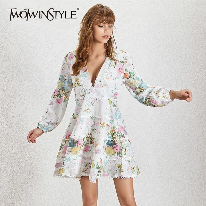 

TWOTWINSTYLE Vintage Print Women Dress V Neck Lantern Sleeve High Waist Hollow Out Patchwork Mini Dresses Female 2019 Fashion