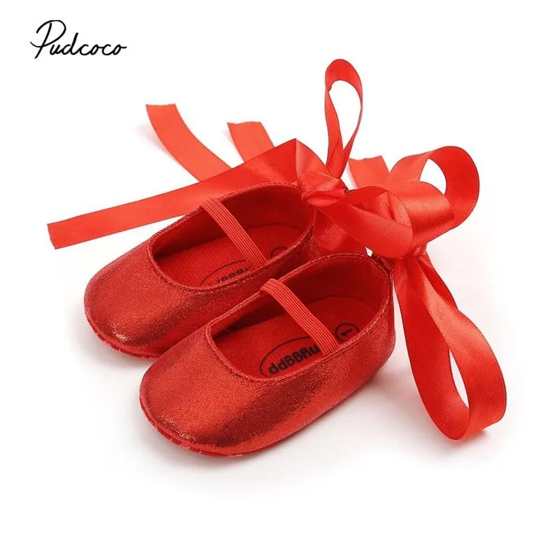 Pudcoco для девочек ясельного возраста, детская обувь, новорожденные принцессы шнуровка с блестками с цветочным принтом для девочек, с завязками на бант, из искусственной кожи; мягкая подошва с защитой от скольжения детские кроссовки на возраст от 0 до 18 месяцев - Цвет: Красный