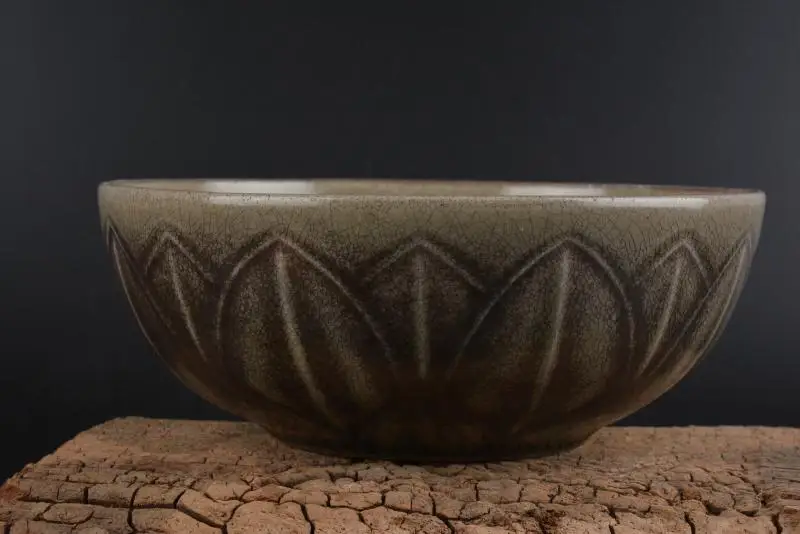 

Antique SongDynasty porcelain bowl,Yue kiln ,lotus ,Hand-painted crafts,Decoration,Collection&Adornment
