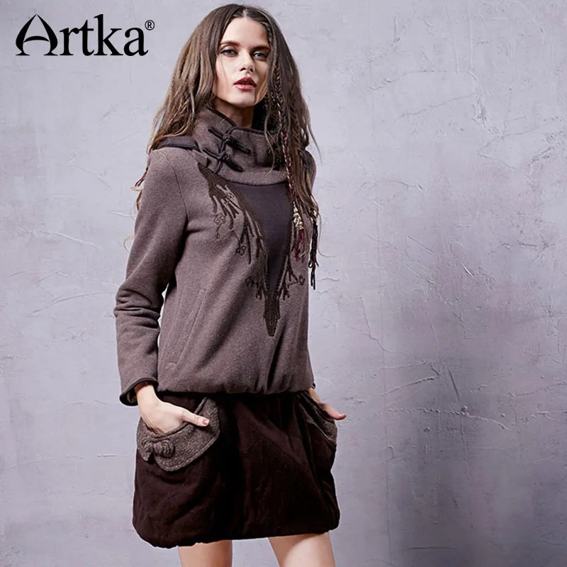 

ARTKA 2018 Autumn Women Vintage Ethnic Embroidery Knitted Hoodies Solid Double Layer Fleece Detachable Hat Sweathshirt V110052D