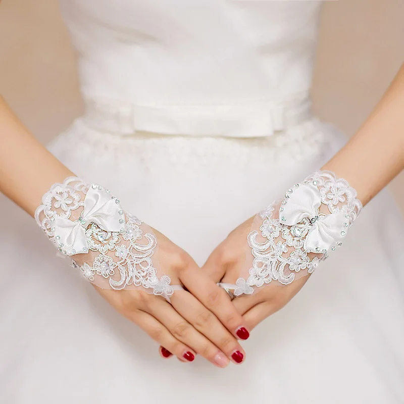 Модный дизайн, дешевый белый слоновая кость, кружева, короткие, без пальцев, свадебные перчатки для невесты с кристаллами, бисером, бантом, длина запястья