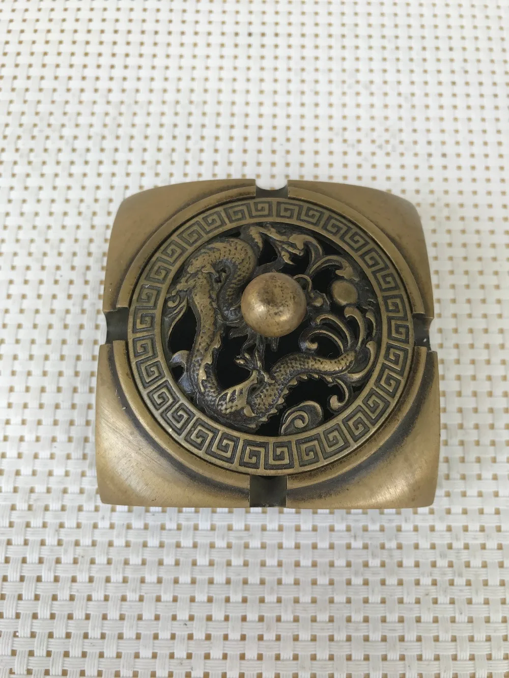 Boutique bronze antique dragon ashtray, wealth dragon, Feng Shui town
