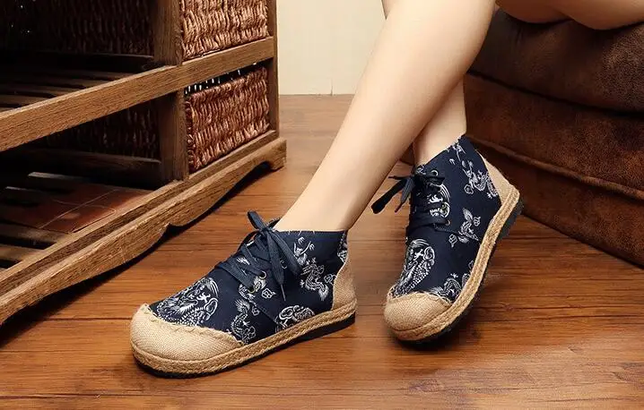 Женская обувь в винтажном стиле с вышитым драконом; Тканевая обувь на плоской подошве с круглым носком и шнуровкой в национальном стиле - Цвет: Синий