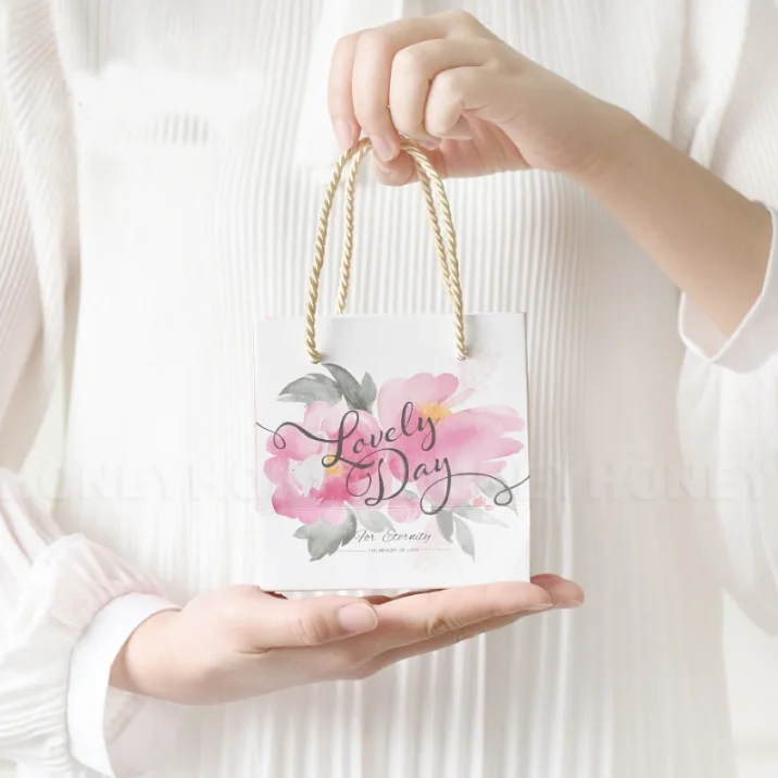 

50 Pcs Mini Flower Blossom Wedding Favors Gift Bags Return Present Handbag Paper Bag For Holding Gift Box / Candy Box, 12x7x12cm