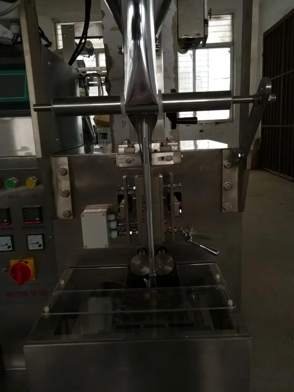 0.3-0.7g screw powder packaging machine 0.3-0.7g screw powder packaging machine
