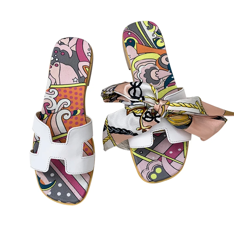 

The new women's slippers for the summer of 2019 are a cut-size women's outdoor indoor slipper size 43