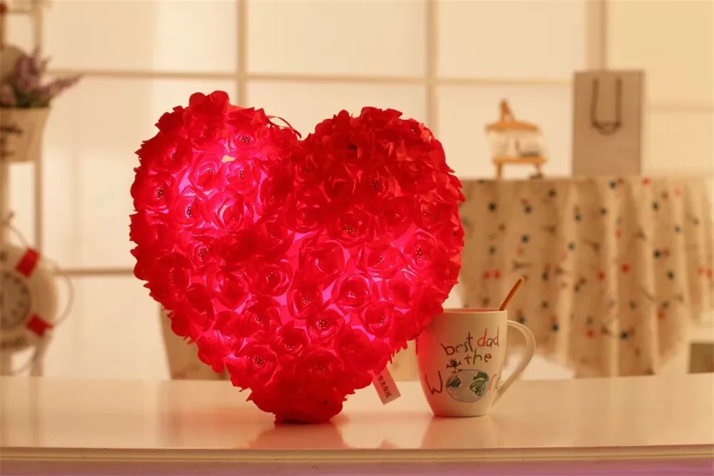 Pétalas de Rosa Presente dos Namorados para Meninas Frete Grátis Moda Luminosa Colorido Luz Travesseiro Apaziguar Boneca Casamento Crianças Brinquedos 12 meninas apaziguar boneca casamento crianças brinquedos