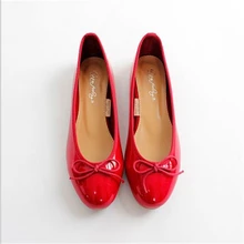 2017 Women’s comfortable Ballet Flats Fashion round Toe Patent Leather work shoes. Free shipping