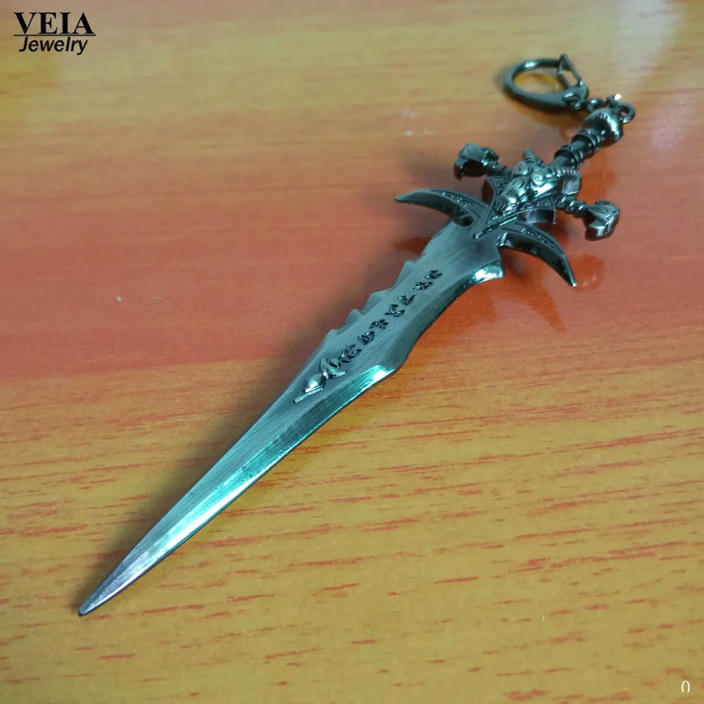 2017 juego caliente frostmourne espada llaveros Rey Exánime Arthas arma colgante 15 cm Cosplay espada arma aleación Llaveros llaveros