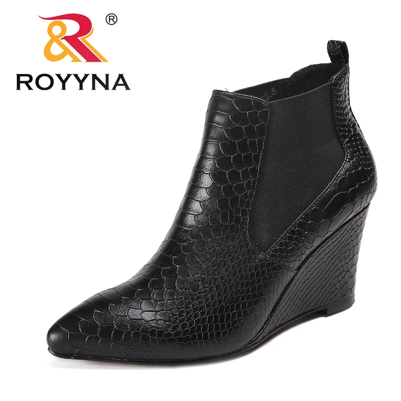 Koop ROYYNA Nieuwe Collectie Classics Stijl Vrouwen Laarzen Wiggen Vrouwen Winter Schoenen Puntschoen Lady Enkellaarsjes comfortabele Gratis Verzending
