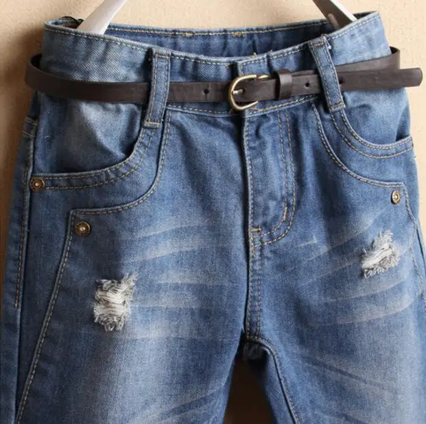 Y4050809-48, модные джинсы с поясом для маленьких мальчиков, потертые штаны для мальчиков, джинсовая повседневная детская одежда