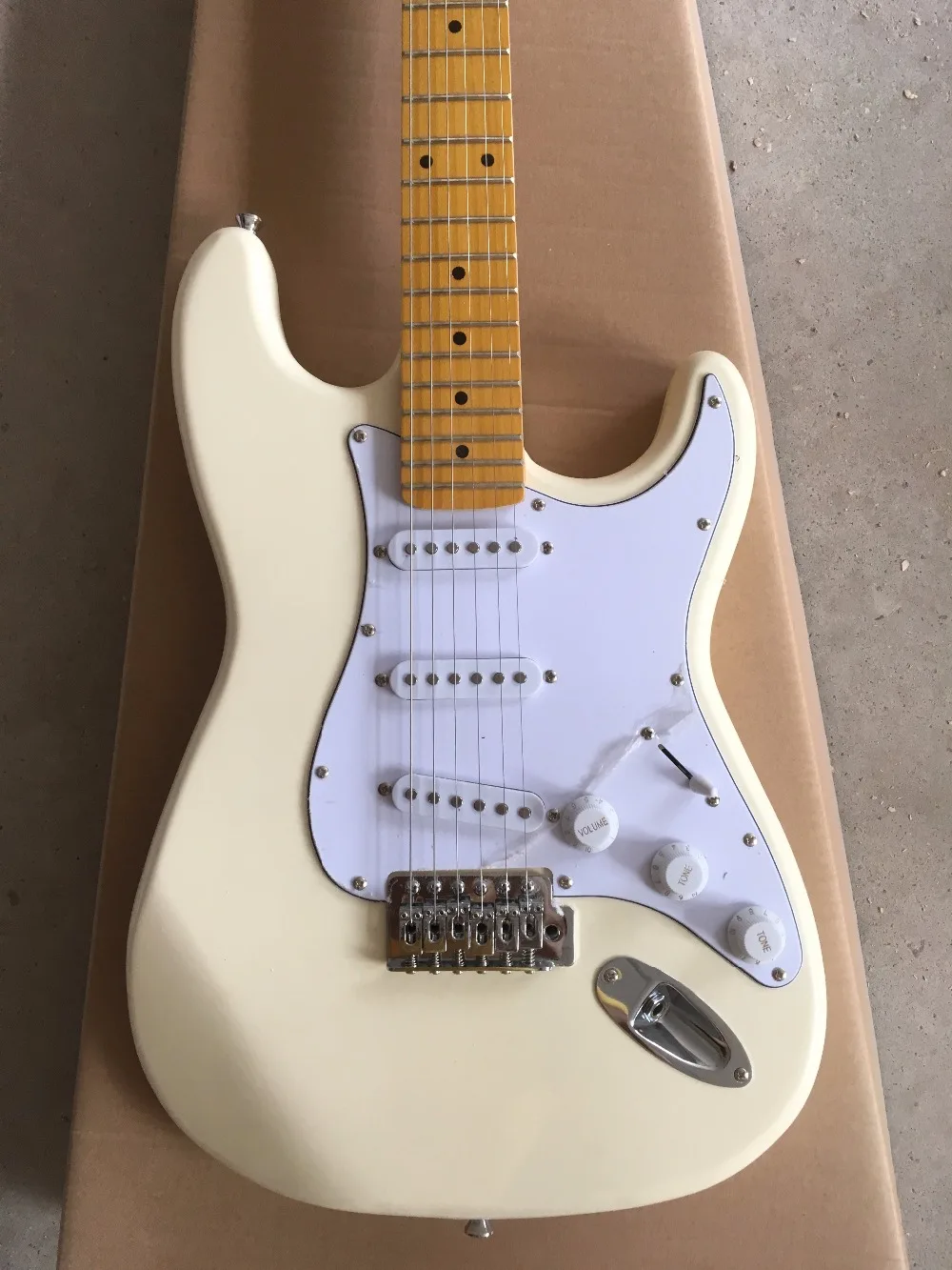 

Electric Guitar/Milky Bighead Anmiyue Quality Guitar/Guitar from China