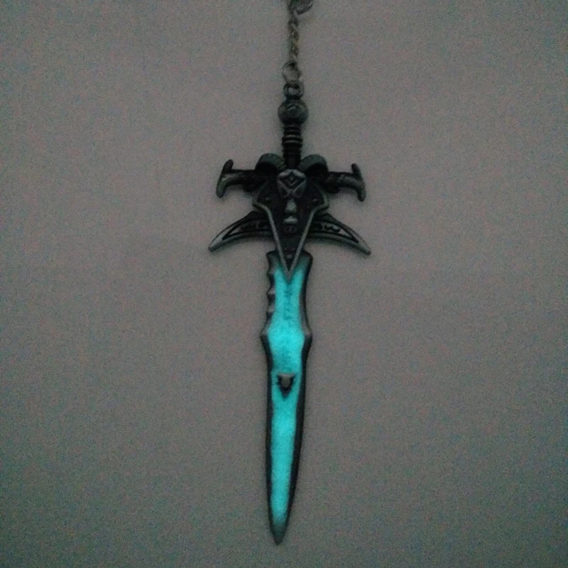 

World of Warcraft Frostmourne Sword Weapon Keychain Game WOW Metal Keyring The Lich King Key Chain GLOW in the DARK luminous