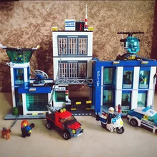 Bela 890pcs 10424 City Police Station building blocks Action Figures set helicopter jail cell Compatible with Legoe For Kid Gift