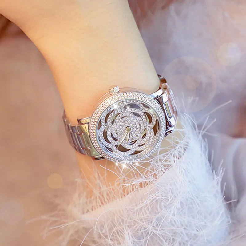 جديد الساخن بيع الساعات الراقية قائمة مرتبطة مخصص كامل الماس الجوف نمط حجر الراين مقياس الإناث الجدول الأزياء و عارضة