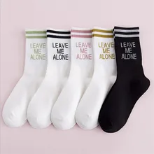 2020 nova harajuku moda casual meias de arte do tubo dos homens das mulheres hip hop deixe-me sozinho meias de algodão feminino skate carta meia