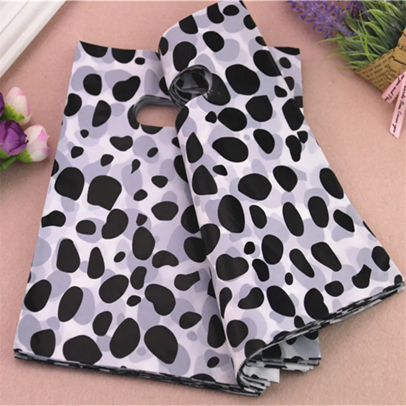 New Style Wholesale 100pcs/lot 15*20cm Milk Cow Design Packaging Gift Bags With Handles Plastic Shopping Bags