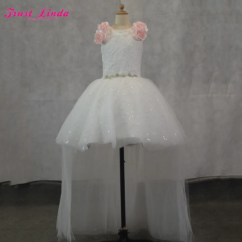 Groothandel 2018 Vintage Arabische Prinses Bloem Meisje Jurken Lange Trein Party Gown Bloemen Bloemen Lace Tiered Meisje Communie Jurk Groothandel 2018 Vintage Arabische Prinses Bloem Meisje Jurken Lange Trein Party Gown Bloemen Bloemen Lace Tiered Meisje Communie Jurk